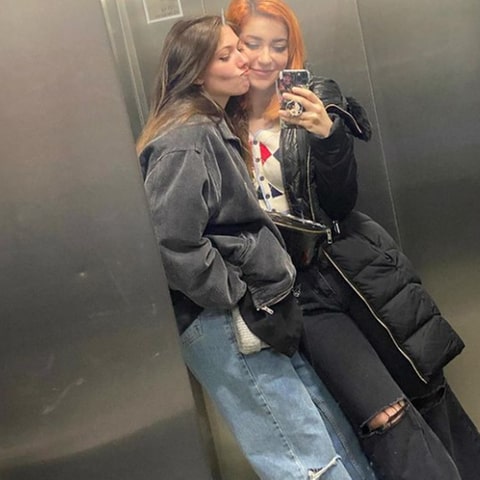 AnnitheDuck und Reved zusammen im Fahrstuhl (Foto: instagram @revedtv)