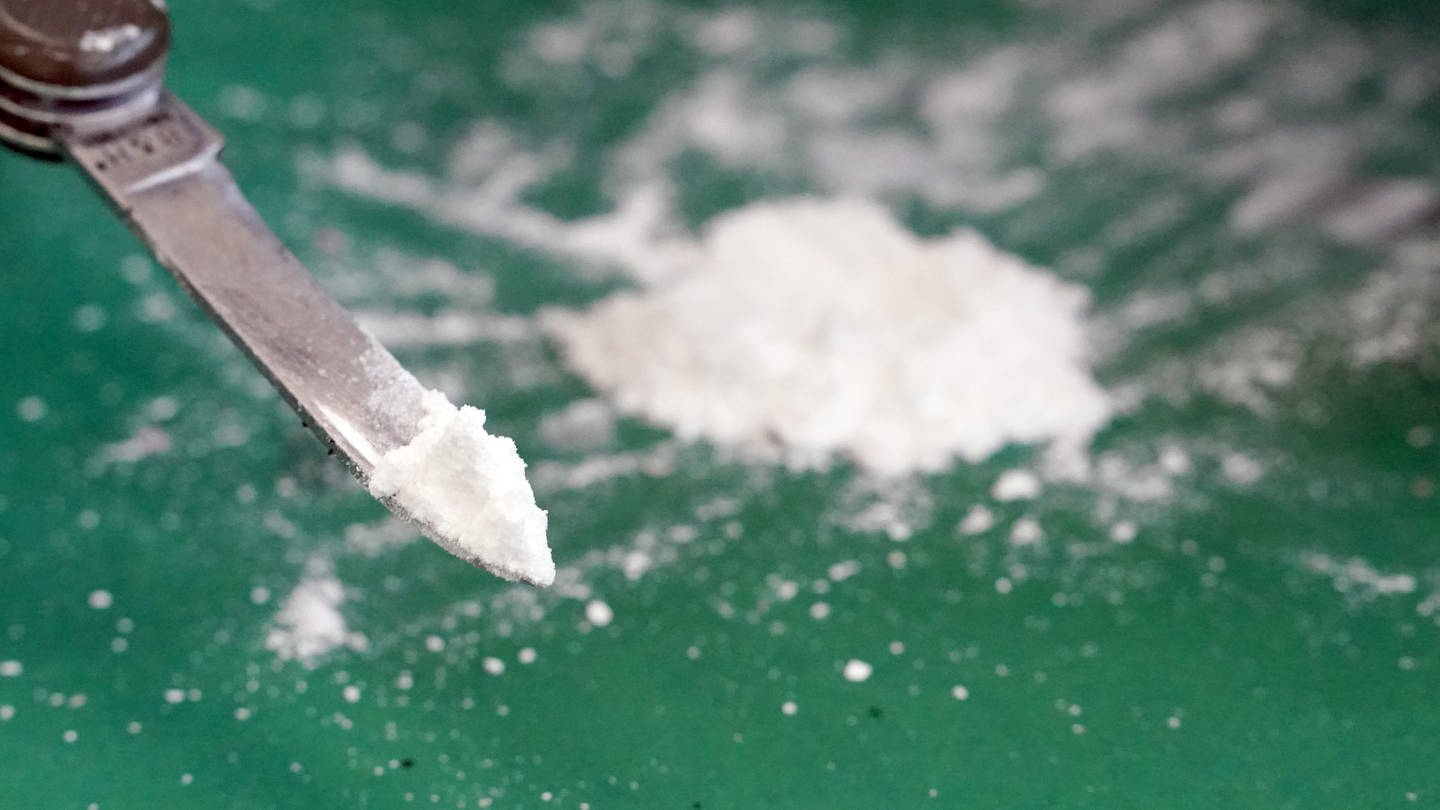 Kokain an Taschenmesser, Drogenkartell Symbolbild