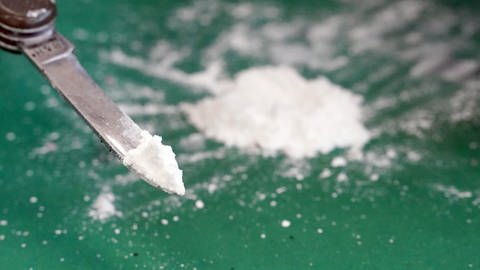 Kokain an Taschenmesser, Drogenkartell Symbolbild (Foto: picture-alliance / Reportdienste, picture alliance/dpa | Marcus Brandt)