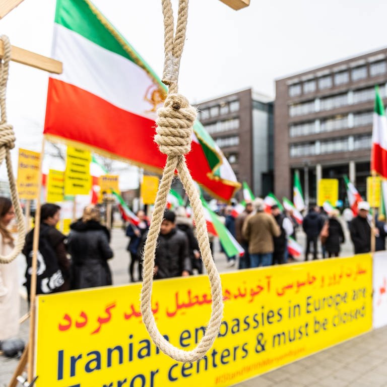 Demonstration gegen die Hinrichtungen im Iran (Foto: picture-alliance / Reportdienste, picture alliance/dpa | Guido Kirchner)