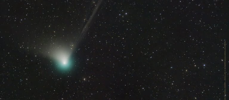 Das Bild zeigt den Kometen C2022 E3 (ZTF). Der Komet kommt nur alle rund 50 000 Jahre vorbei und könnte in den kommenden Tagen mit bloßem Auge am Nachthimmel zu sehen sein.  (Foto: dpa Bildfunk, picture alliance/dpa/Dan Bartlett | Dan Bartlett)