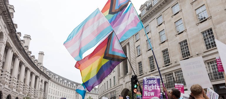 Bild Pride-Flaggen in London (Foto: IMAGO, IMAGO / ZUMA Wire)