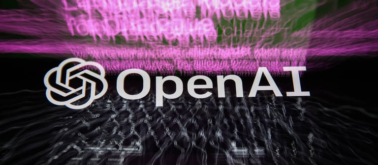 Microsoft Bing And OpenAI ChatGPT Photo Illustrations OpenAI logo displayed on a phone screen and OpenAI ChatGPT website displayed on a laptop screen are seen in this multiple exposure illustration photo taken in Krakow, Poland on February 26, 2023.  (Foto: IMAGO, NurPhoto)