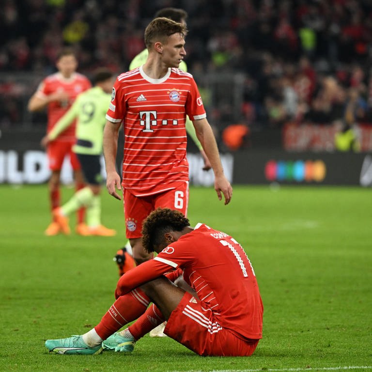 Kingsley Coman und Joshua Kimmich - Der FC Bayern München ist in der Champions League ausgeschieden. (Foto: dpa Bildfunk, picture alliance/dpa | Sven Hoppe)