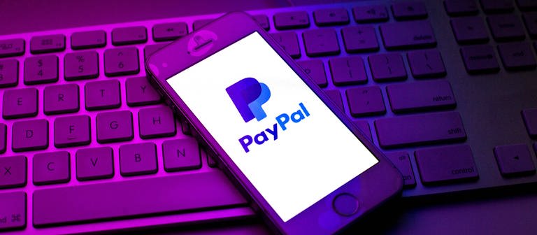 Bezahldienst-App PayPal auf dem Smartphone (Foto: IMAGO, IMAGO / ZUMA Wire)