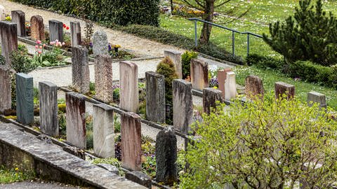 Friedhof Symbolbild (Foto: IMAGO, IMAGO / Andreas Haas)