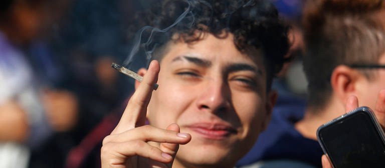NRW möchte bei der Cannabis-Legalisierung als Modellregion mit Cannabis-Clubs nicht mitmachen (Foto: IMAGO, IMAGO / Aton Chile)