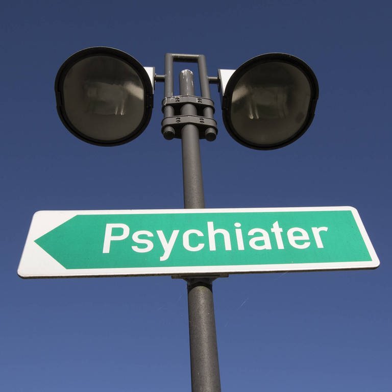 Schild, auf dem "Psychiater" steht (Foto: IMAGO, IMAGO / Roland Mühlanger)