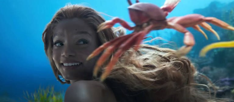 Ein Bild aus dem neuen Kinofilm "Arielle, die Meerjungfrau" 2023 mit Halle Bailey in der Hauptrolle. (Foto: IMAGO, Everett Collection)