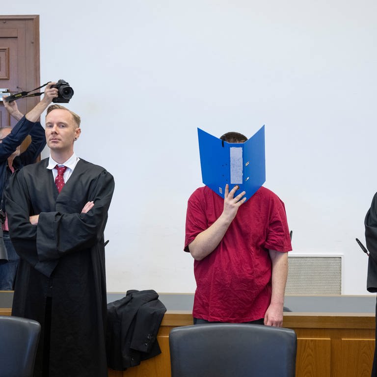 Der Prozess um den Mord der 14-jährigen Schülerin Ayleen ist am Landgericht Gießen gestartet. Der 30-jährige Angeklagte hat eine Erklärung zum Tathergang über seine Anwälte abgegeben. (Foto: dpa Bildfunk, picture alliance/dpa | Boris Roessler)