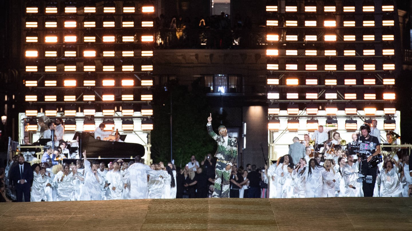 Pharrell Williams präsentiert seine Fashion-Kollektion für Louis Vuitton in Paris. (Foto: IMAGO, ABACAPRESS)