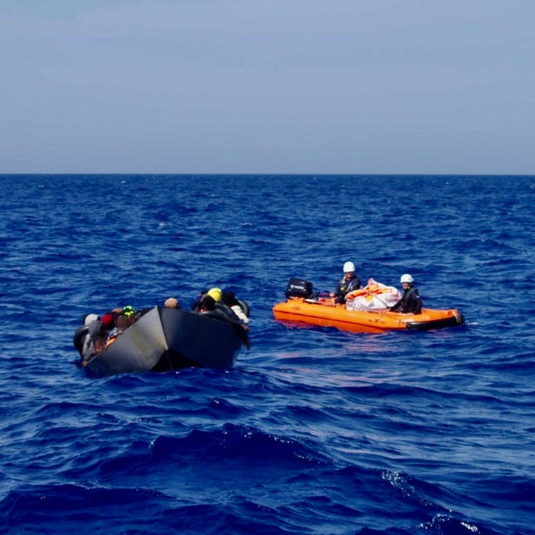 Flüchtlingsboot Lampedusa Mittelmeer gekentert 40 Vermisste SYMBOLBILD! (Foto: dpa Bildfunk, picture alliance/dpa/RESQSHIP | Pietro Desideri (Symbolbild))