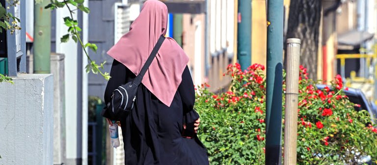 Muslimische Frau in Deutschland (Foto: IMAGO, IMAGO / Gottfried Czepluch)