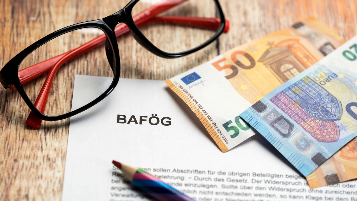 Bund will Bafög 2024 um 440 Millionen Euro kürzen (Foto: IMAGO, IMAGO / Bihlmayerfotografie)