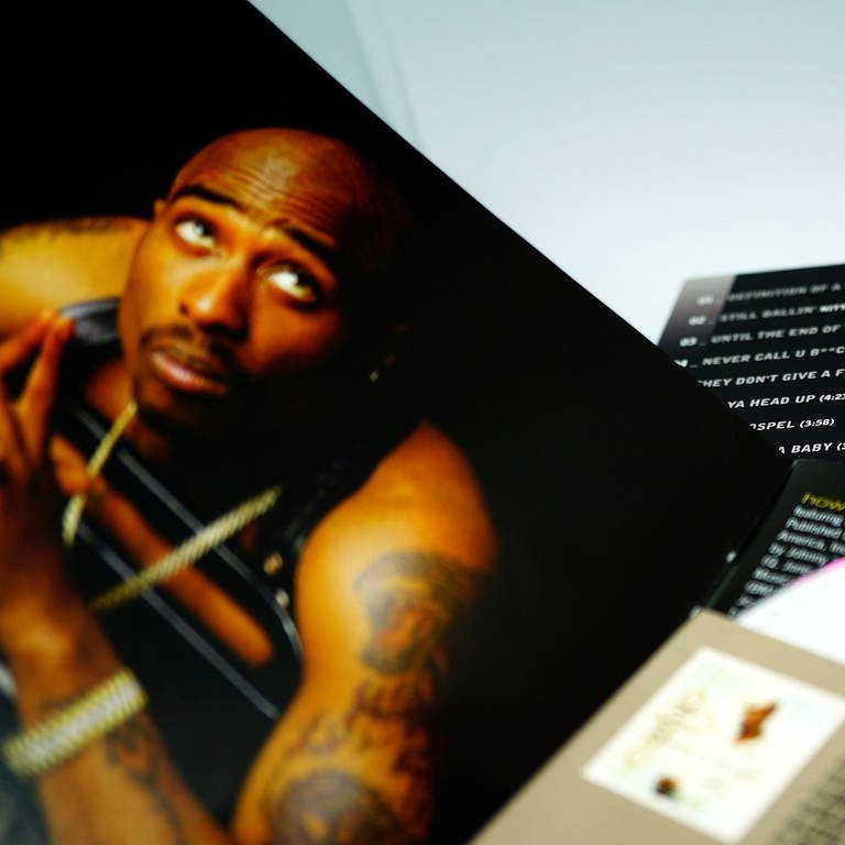 Der Ring des Rappers Tupac Shakur wird in New York versteigert (Foto: IMAGO, IMAGO / Pond5)