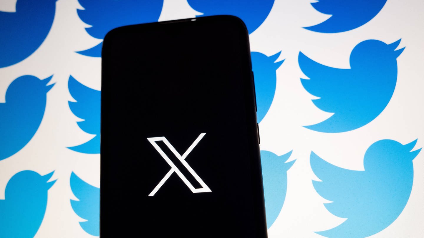 Der Social-Media-Dienst Twitter wird in X umbenannt. Das ist das neue Logo. (Foto: IMAGO, IMAGO / NurPhoto)