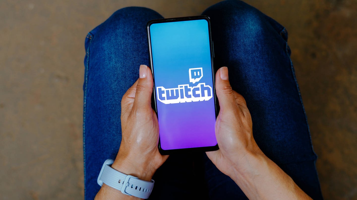 Bei Twitch soll es ab September möglich sein, einzelne User aus den Livestreams und den Kommentaren zu verbannen. (Foto: IMAGO, IMAGO / Zoonar)