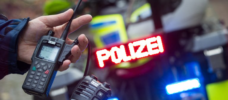 Ein 16-Jähriger ist bei einer Polizeikontrolle in Bergisch Gladbach geflohen. Er hat mehrere Unfälle gebaut. (Foto: dpa Bildfunk, picture alliance/dpa | Friso Gentsch)