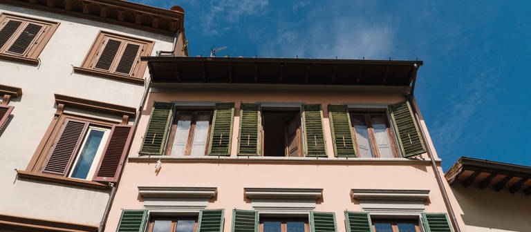 In Turin ist ein Mädchen aus dem fünften Stock ihres Hauses gefallen. (Foto: IMAGO, IMAGO / Cavan Images)