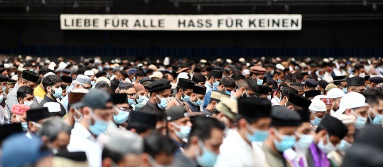 Ahmadiyya Gemeinschaft Bewegung jährliche Versammlung Stuttgart 2023 Jalsa Salana muslimisch Islam (Foto: dpa Bildfunk, picture alliance/dpa | Uli Deck)
