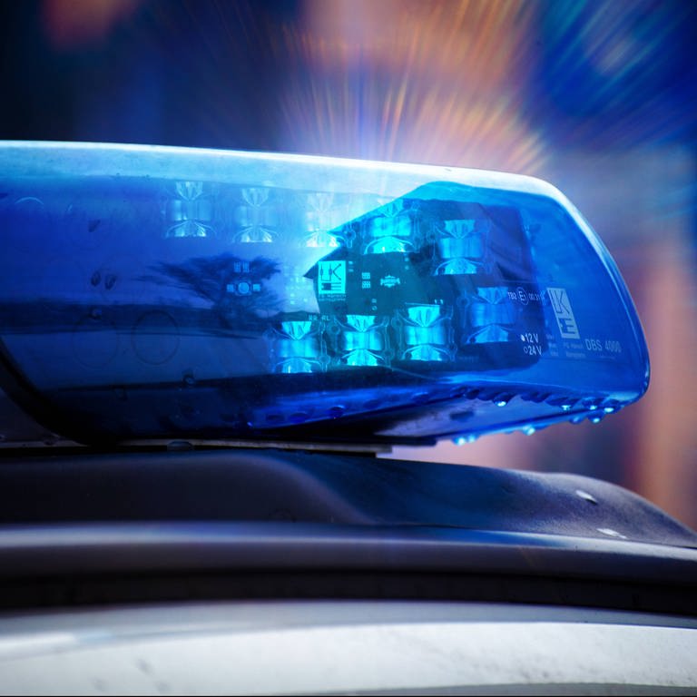 Nach einer Verfolgungsjagd in Kandel crashte ein 22-jähriger Fahrer mit seinem Auto in eine Hauswand (Foto: IMAGO, IMAGO / Herrmann Agenturfotografie)