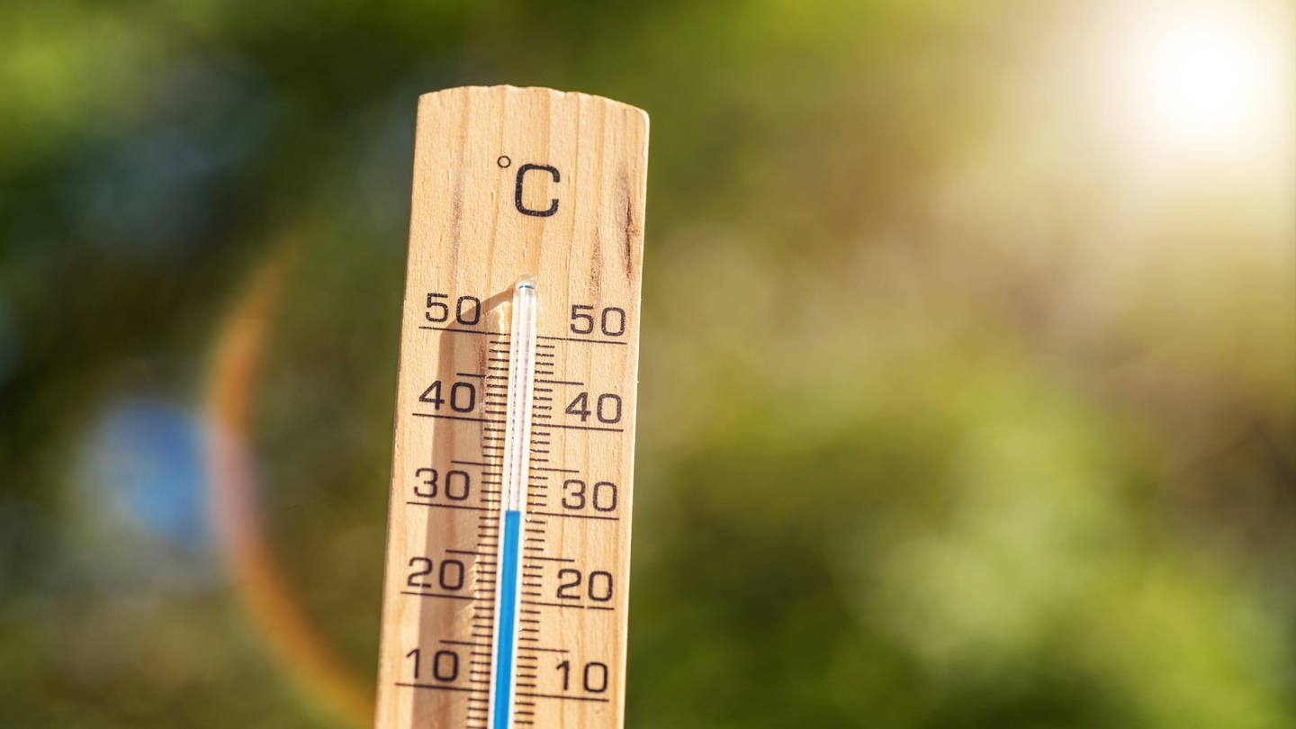 Im Spätsommer zeigt das Thermometer nochmal über 30 Grad. (Foto: IMAGO, IMAGO / Bihlmayerfotografie)