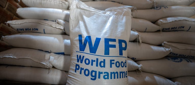 Ein Sack Mehl steht im Lagerhaus des UN Welternährungsprogramms (World Food Programm). (Foto: dpa Bildfunk, picture alliance/dpa | Michael Kappeler)