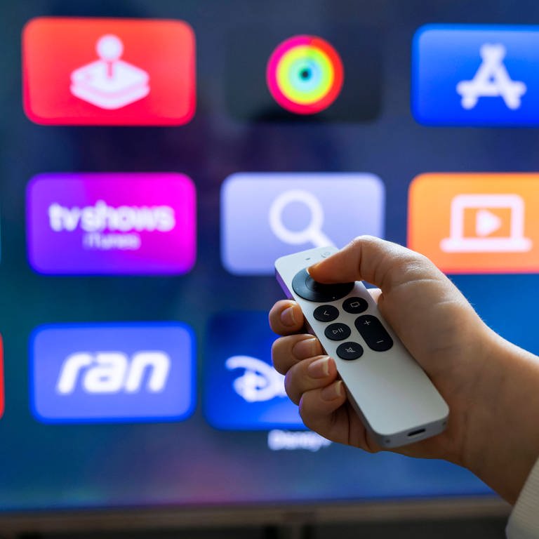 Streamingdienste: Disney Plus und weitere Apps auf dem Ferseher mittels Apple-TV. (Foto: IMAGO, IMAGO / MiS)