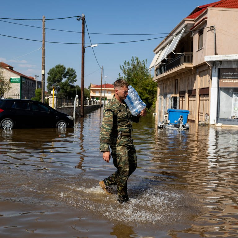 Griechenland Überschwemmungen Seuchengefahr (Foto: dpa Bildfunk, picture alliance/dpa | Yorgos Karahalis)