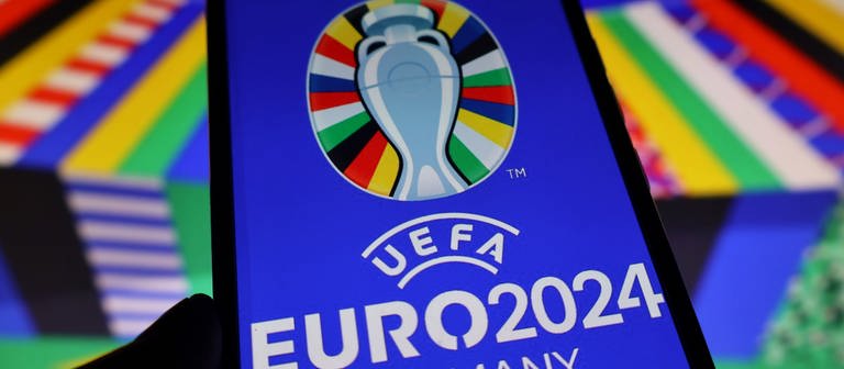 Tickets für die EURO 2024 in Deutschland gibt es nur aufs Handy (Foto: dpa Bildfunk, picture alliance/dpa/SOPA Images via ZUMA Press Wire | Aleksandr Gusev)