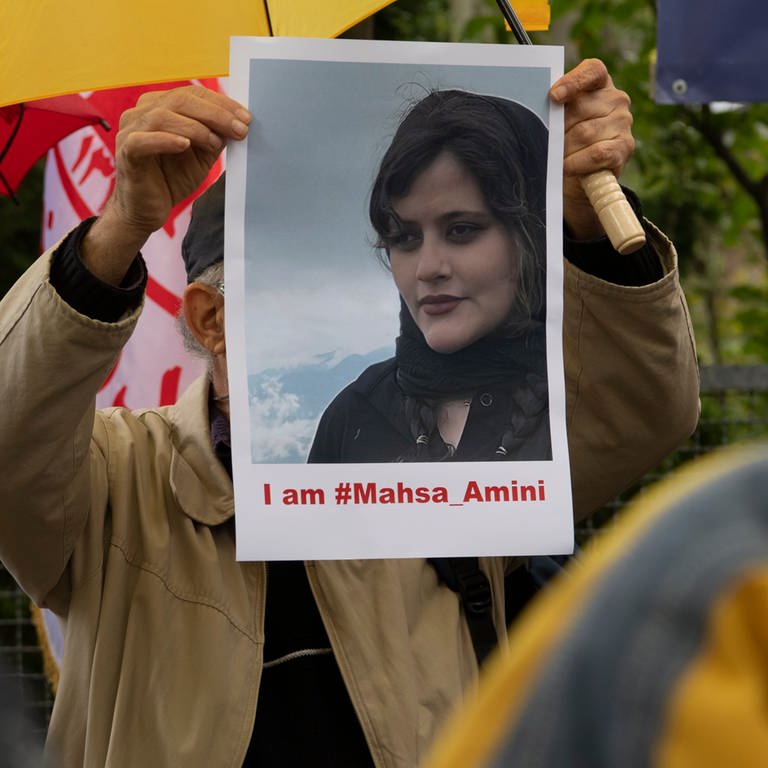 Mahsa Amini: Ihr Todestag jährt sich zum ersten Mal (Foto: dpa Bildfunk, Paul Zinken)