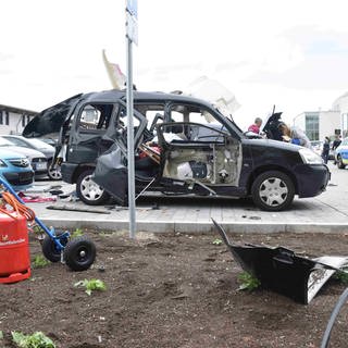 In Mannheim ist am Freitag ein Auto explodiert. Der Fahrer hatte richtig Glück. (Foto: pr-video)