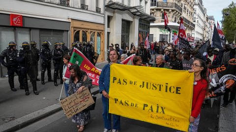 In Frankreich sind mehrere tausend Menschen gegen Polizeigewalt auf die Straße gegangen. (Foto: dpa Bildfunk, picture alliance/dpa/AP | Michel Euler)