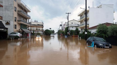 Griechenland: Überflutete Straßen nach Starkregen Anfang September. Drei Wochen später wurde Zentralgriechenland erneut überflutet. (Foto: dpa Bildfunk, picture alliance/dpa/AP | Thodoris Nikolaou)