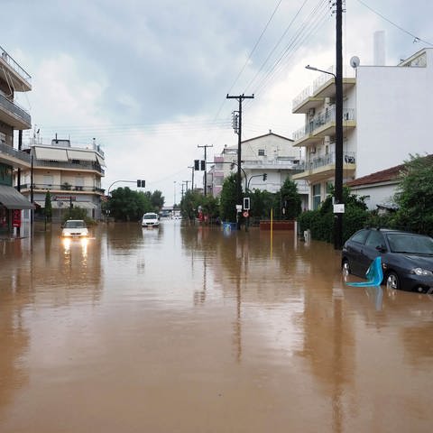 Griechenland: Überflutete Straßen nach Starkregen Anfang September. Drei Wochen später wurde Zentralgriechenland erneut überflutet. (Foto: dpa Bildfunk, picture alliance/dpa/AP | Thodoris Nikolaou)