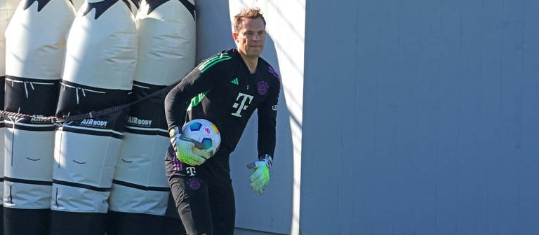 Manuel Neuer trainiert beim FC Bayern (Foto: IMAGO, IMAGO / Lackovic)