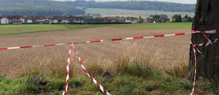 Der Fundort des toten 14-jährigen Mädchen aus Hessen ist abgesperrt. (Foto: dpa Bildfunk, picture alliance/dpa | Nicole Schippers)