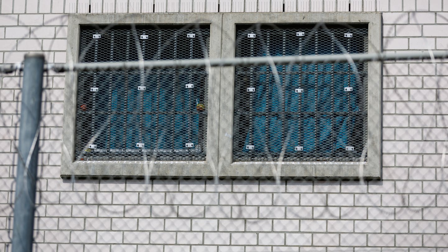 Justizvollzugsanstalt JVA Gefängnisse Rheinlandpfalz 22-Jähriger greift Beamten mit spitzem Gegenstand an (Foto: dpa Bildfunk, picture alliance/dpa | Daniel Karmann)