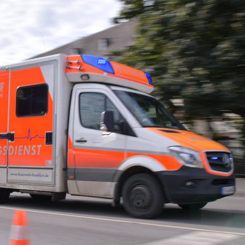 Symbolbild Rettungsdienst im Einsatz (Foto: IMAGO, IMAGO / Jan Huebner)