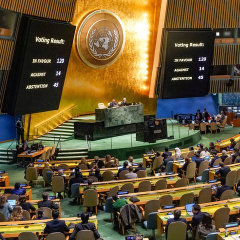 Die UN-Vollversammlung hat eine Resolution zum Nahostkonflikt verabschiedet. (Foto: picture-alliance / Reportdienste, picture alliance/dpa/AP | Bebeto Matthews)