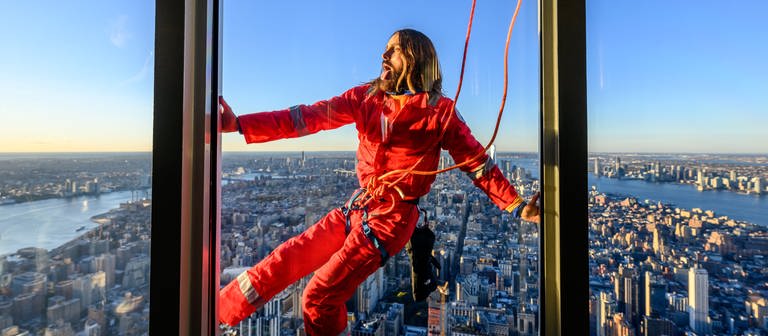 picture alliancedpaEmpire State Realty Trust | Roy RochlinGetty Images (Foto: dpa Bildfunk, US-Schauspieler Jared Leto klettert am Empire State Building.)