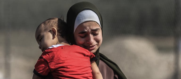 Frau Kind Gaza Gazastreifen Alle 10 zehn Minuten wird ein Kind getötet WHO Tedros Adhanom Ghebreyesus 20 von 36 Krankenhäuser zerstört (Foto: dpa Bildfunk, picture alliance/dpa | Mohammed Talatene)