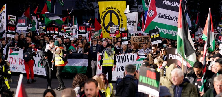300.000 Menschen demonstrierten in London für Palästina (Foto: dpa Bildfunk, picture alliance/dpa/AP | Alberto Pezzali)
