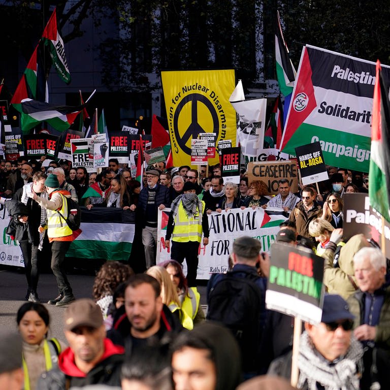 300.000 Menschen demonstrierten in London für Palästina (Foto: dpa Bildfunk, picture alliance/dpa/AP | Alberto Pezzali)