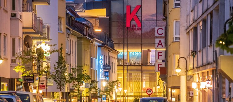 Innenstadt von Kaiserslautern: In der Nähe des Einkaufszentrums Mall gab es eine Massenschlägerei. Es sind auch Schüsse gefallen. (Foto: IMAGO, IMAGO / Wolfgang Maria Weber)
