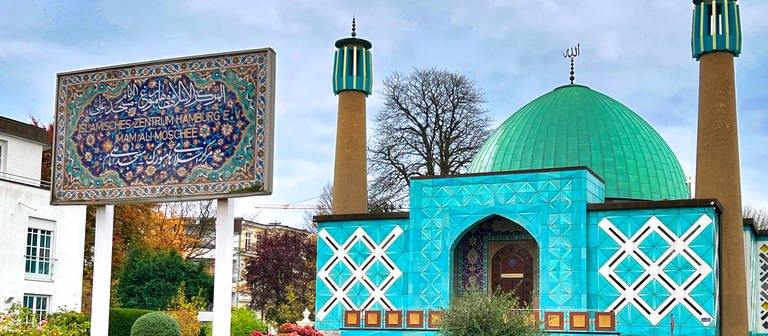 Moschee des Islamischen Zentrums in Hamburg - bundesweit gab es Razzien wegen dem Verdacht der Unterstützung von terroristischen Gruppen. (Foto: IMAGO, IMAGO / Funke Foto Services)