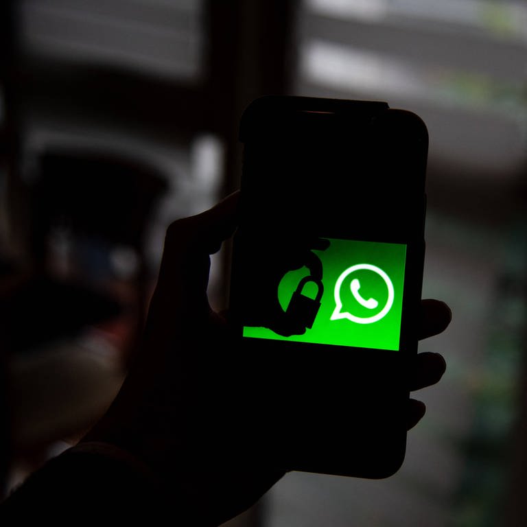 WhatsApp bekommt bald ein neues Feature, mit dem du deine Chats verstecken und nur mit einem Passwort wiederfinden kannst. (Foto: IMAGO, IMAGO / ABACAPRESS)