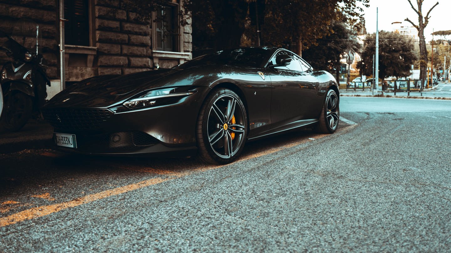 (Symbolbild) Eine Aufnahme von einem Ferrari Roma. (Foto: IMAGO, Pond5 Images (Symbolbild))