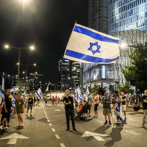 Im September 2023 wurde in Israel heftig gegen die geplante Justizreform protestiert. Jetzt hat das Oberste Gericht einen Teil davon wieder einkassiert. (Foto: IMAGO, IMAGO / SOPA Images)
