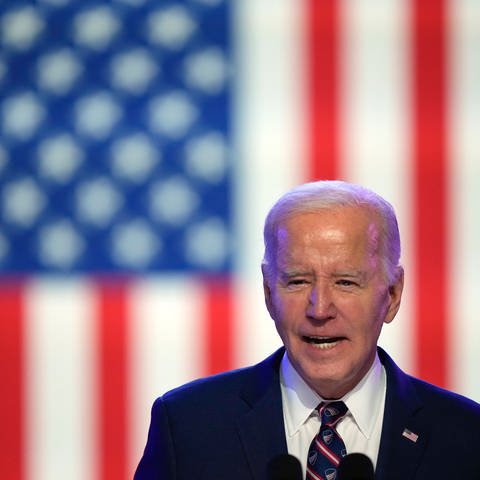 Joe Biden - In einer Rede hat er davor gewarnt, dass Donald Trump bei der US-Präsidentschaftswahl kandidiert (Foto: dpa Bildfunk, picture alliance/dpa/AP | Matt Rourke)